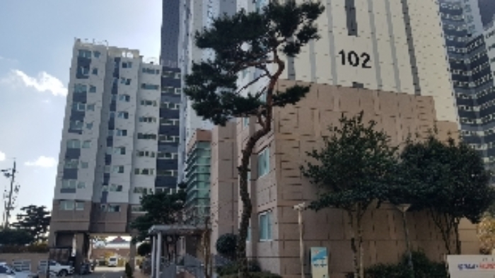 본건 아파트 102동