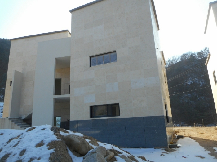 본건 기호(6),(14) 및 제시외건물 ㉡ - 기호(6) 북서측에서 촬영