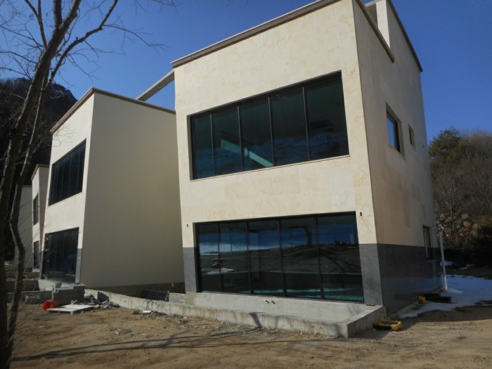 기호(8),(16) 및 제시외건물 ㉣ - 기호(16) 남동측에서 촬영