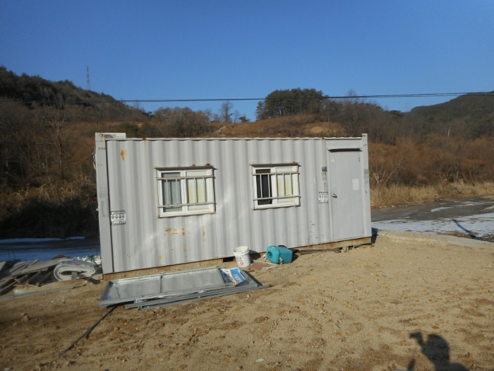본건 기호(9) 지상의 이동, 철거가 용이한 컨테이너구조물