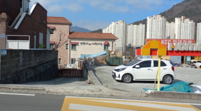 본건 출입구