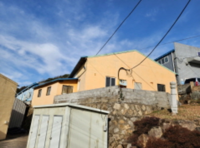 건물 뒷편 전경.