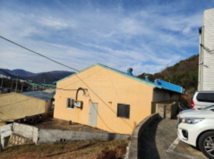 건물 뒷편 전경.