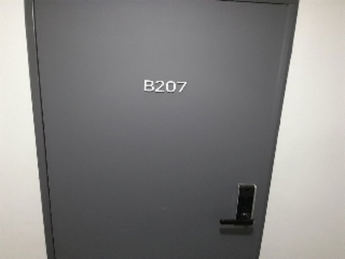 B207 출입문