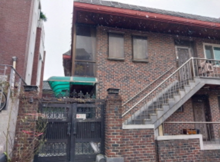 위 목적물의 전경(대문)