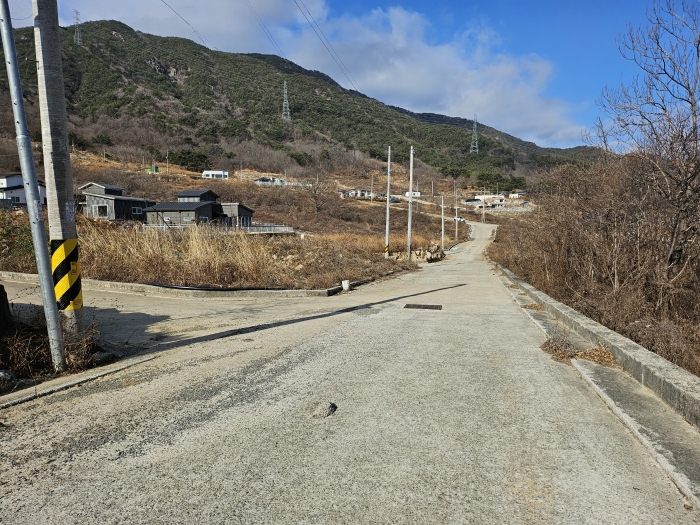 본건 기호(15-18) 토지의 전경