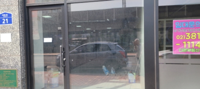 전유세대 출입문(현황조사 안내문 부착)