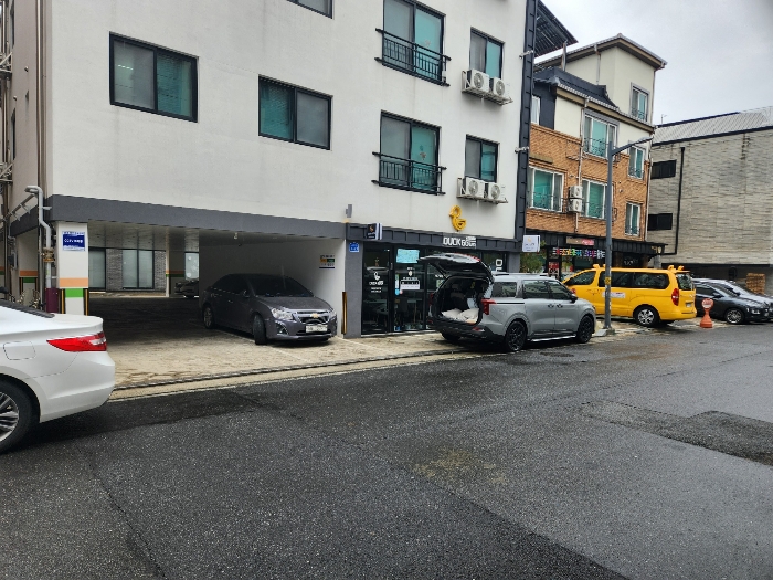 본건 1층 및 인접도로