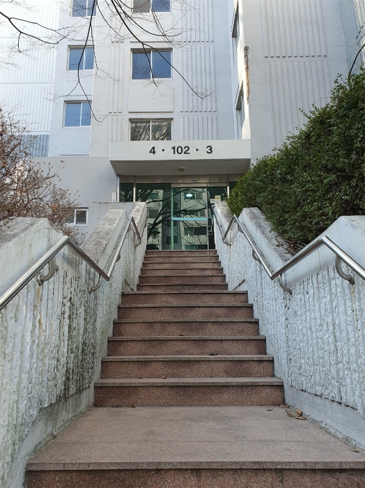 102동 출입구