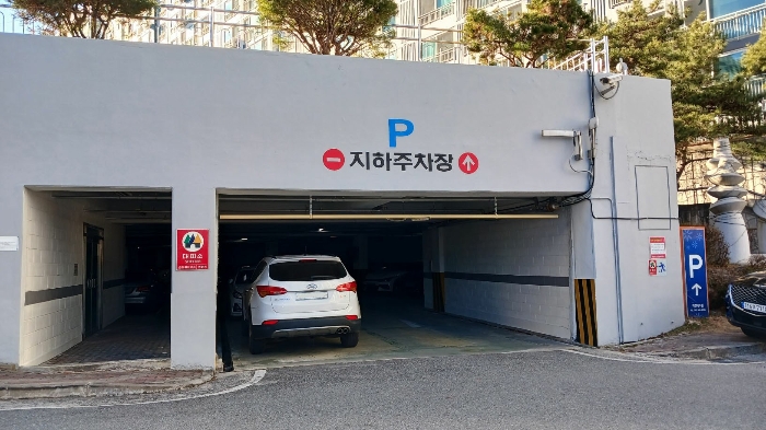 지하주차장 입구전경