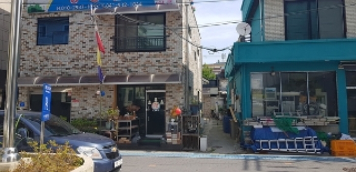 1,2번 부동산(대,3층건물)과 인접 건물의 경계 모습