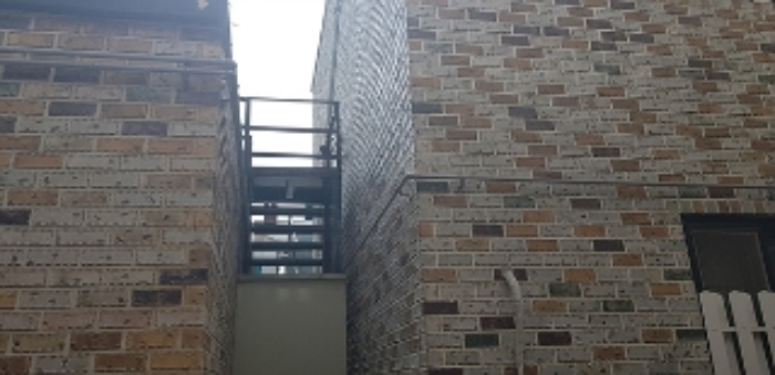 1,2번 부동산(대,3층건물)과 인접 건물의 뒷편 경계 모습(2)