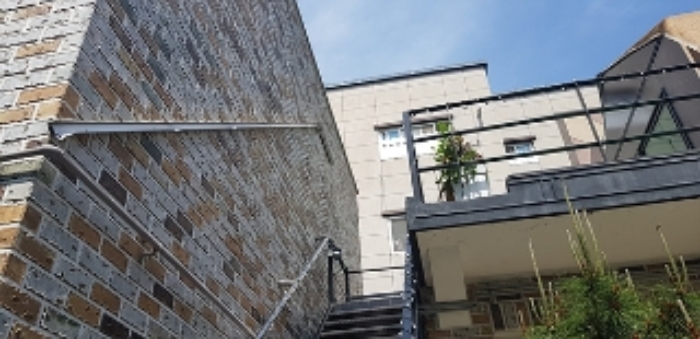 1,2번 부동산(대,3층건물)과 인접 건물의 뒷편 경계 모습(1)