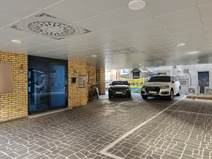 본건 전경(피로티주차장)