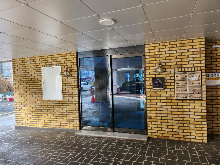 본건 전경(공동현관)