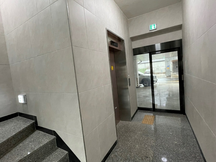 1층 복도 및 계단실