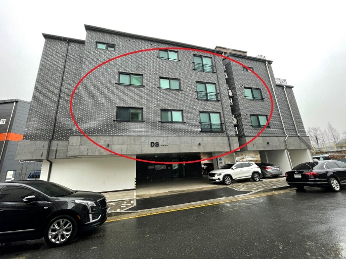 본건 동측 전경