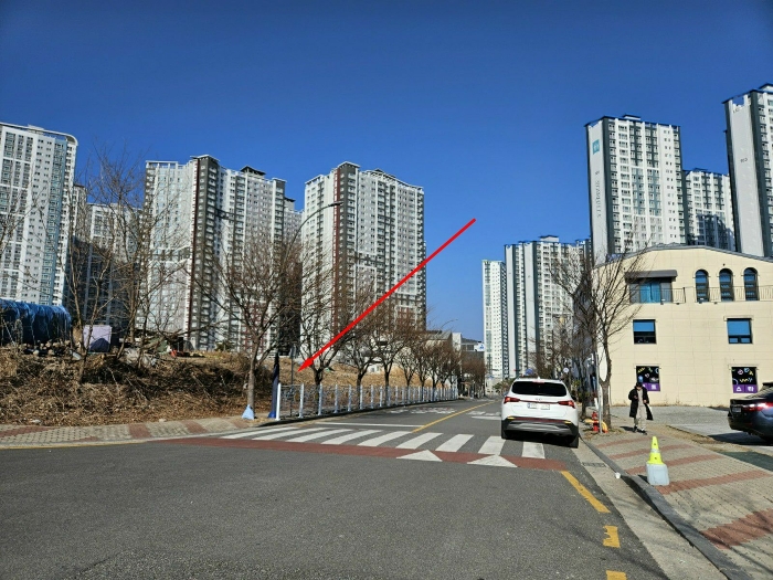 주위환경(남동측에서 촬영)