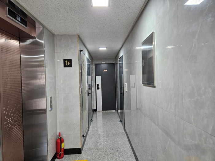[본건 1층 복도]