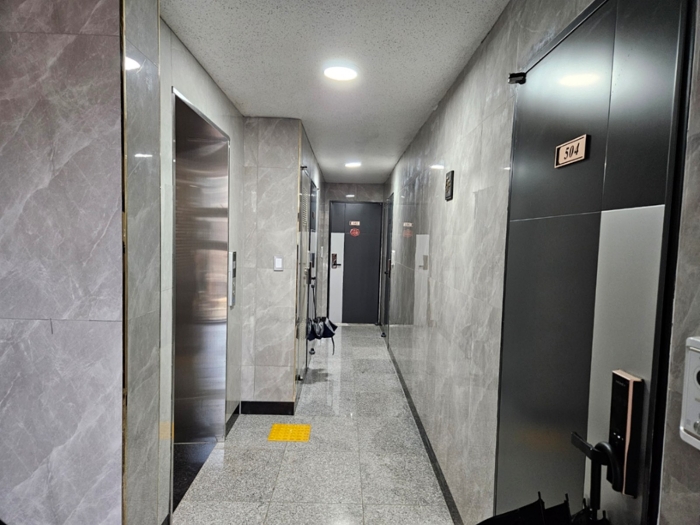 [본건 4층 복도]