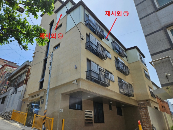 [본건 북측 및 동측 외부전경]