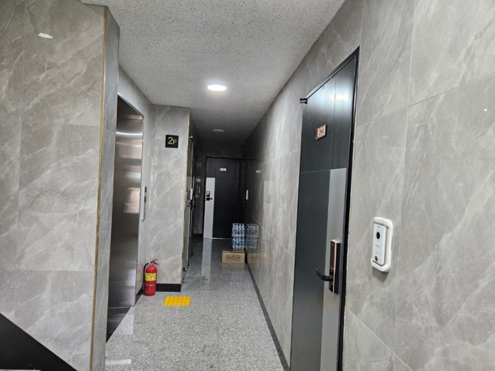 [본건 2층 복도]