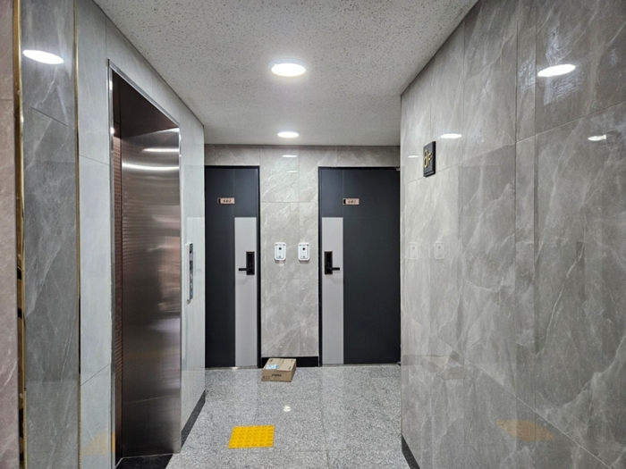 [본건 5층 복도]