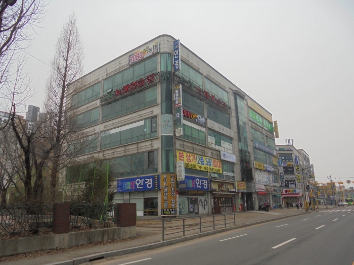 본건 남서측에서