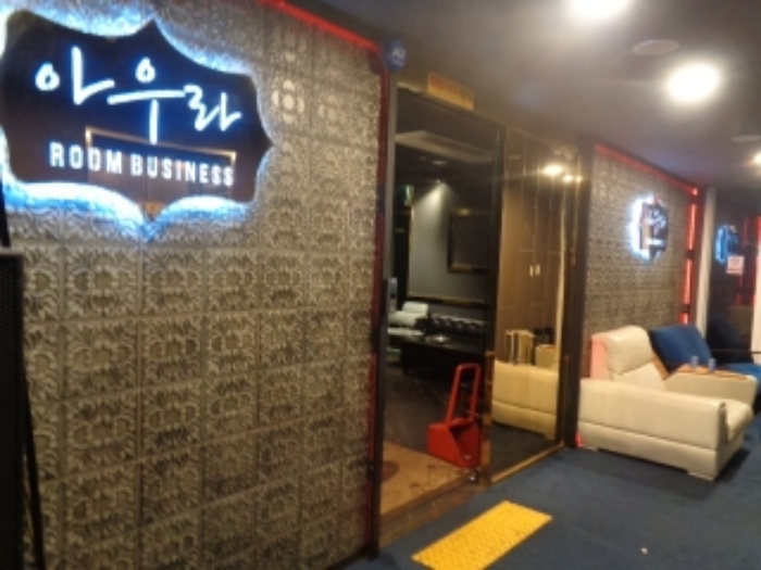 본호(3층 301호) 출입문