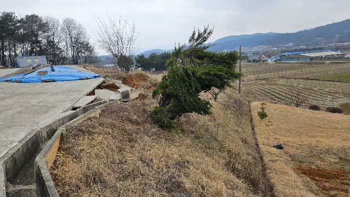 서측 경사지 붕괴부분