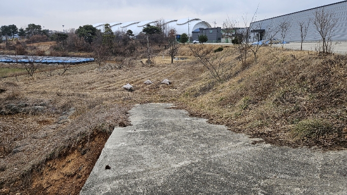 일련번호 1) 서측 미개발토지