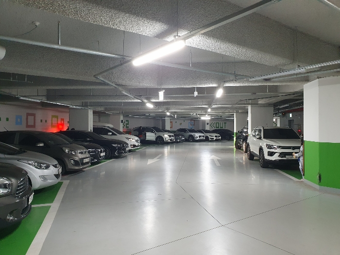 공용 지하주차장 전경