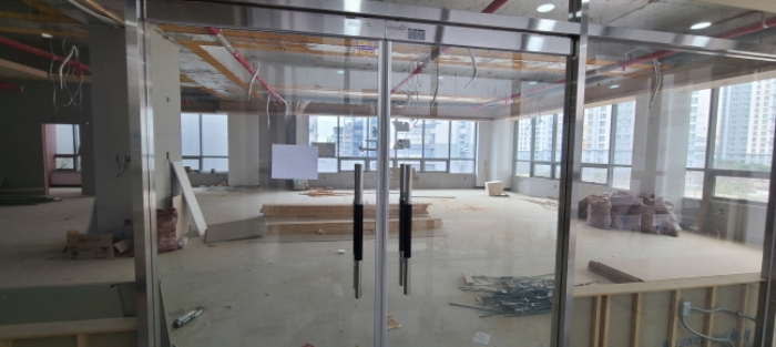 전유부분(119호) 출입구 전경(안내문 부착)