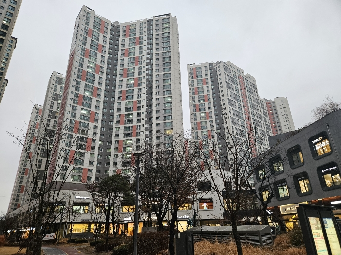 본건 소재 단지 내 전경