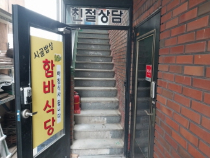 2층 출입구