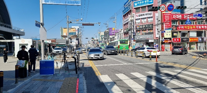 [본건 토지 주위전경(동측에서 촬영)]