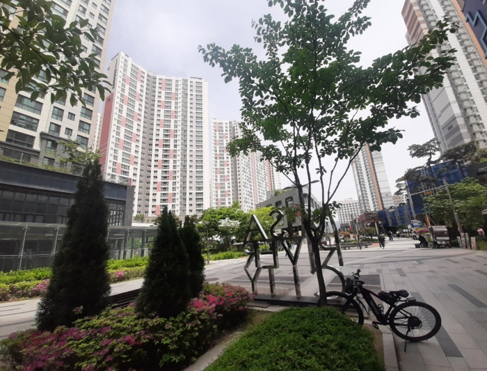 인근전경(남서측 인근에서 찍은 전경)