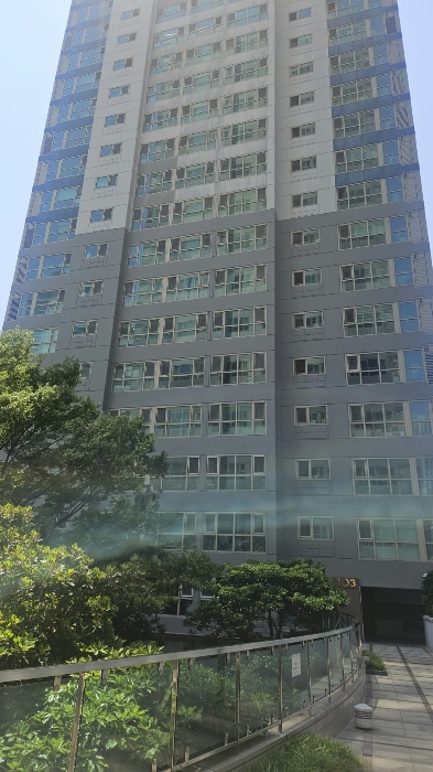 [본건 전경과 부근상황 1--북측에서 촬영]