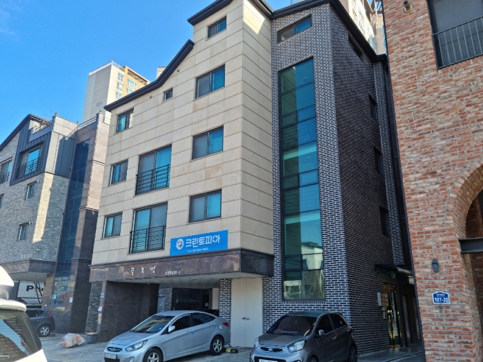 본건 남서측에서 촬영