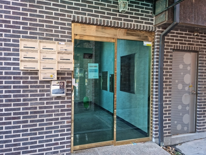 본건 다가구주택 1층 출입구