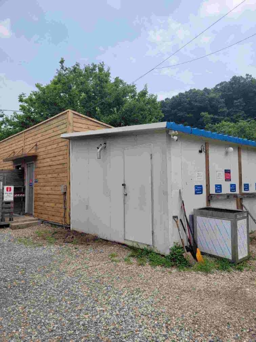 제시목록6의 제시외 차양, 창고