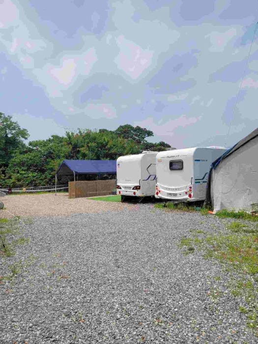 제시목록1의 제시외1~4(카라반2, 텐트2)