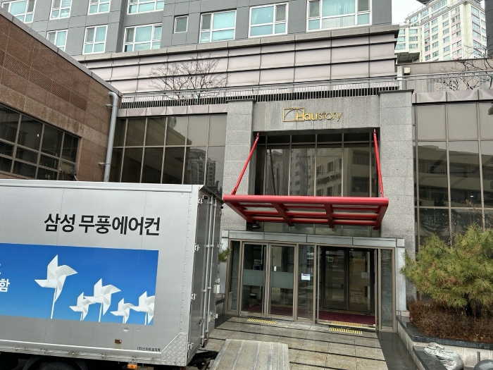 201동 출입구