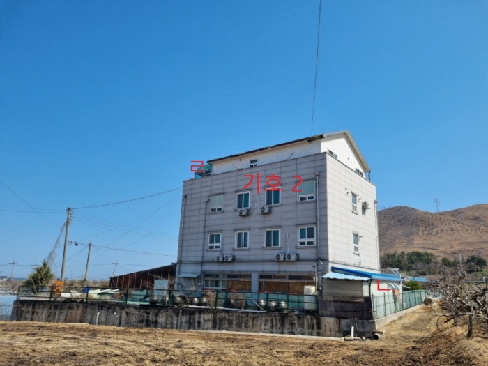 [전경 - 남서측에서 촬영]