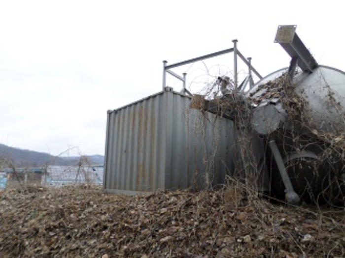 목록2에 소재하는 컨테이너 및 철구조물