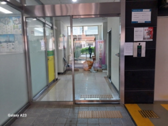 위 목적물의 공동출입구