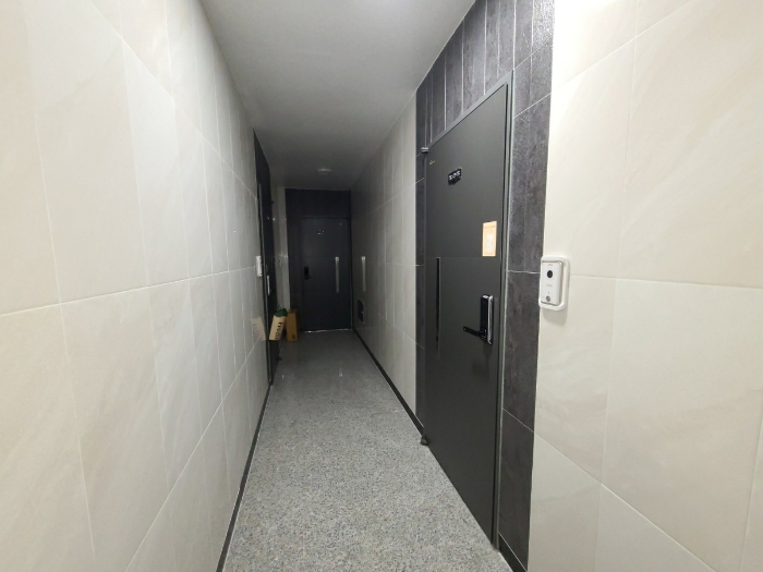 본건 건물 3층 복도 전경