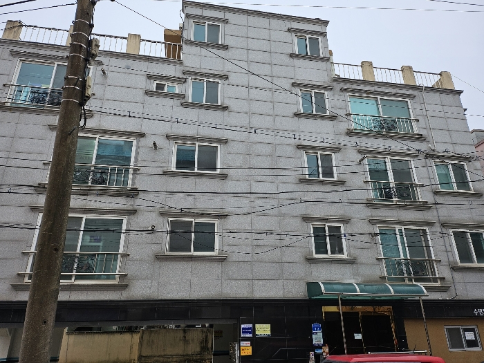 본건 남서측 앞에서 촬영