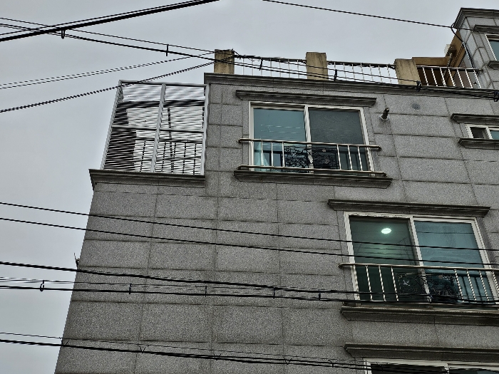 본건 서측 앞에서 촬영