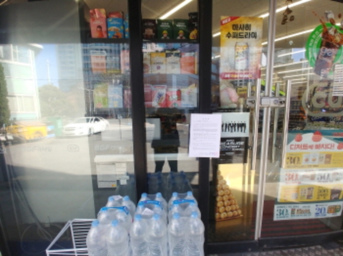 1층 상가 출입문